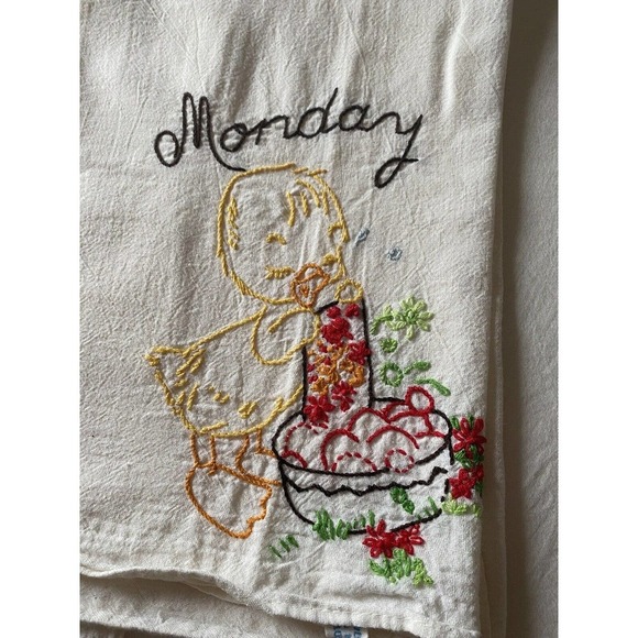 Vtg Embroidered Tea Towel Linen Duck Monday Day of the Week Laundry Day Washing - Picture 3 of 8